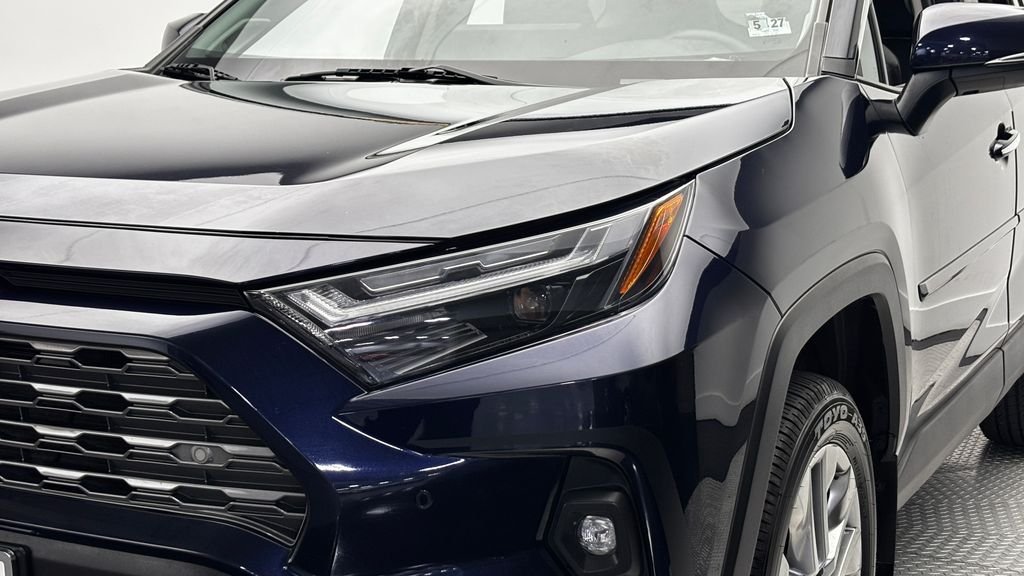 Used 2023  Toyota Limited image 3