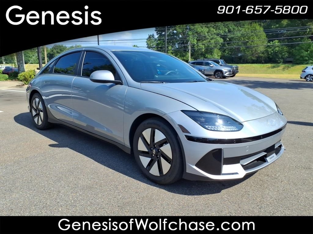 Certified Used 2024 Silver Hyundai SE Standard Range image 7
