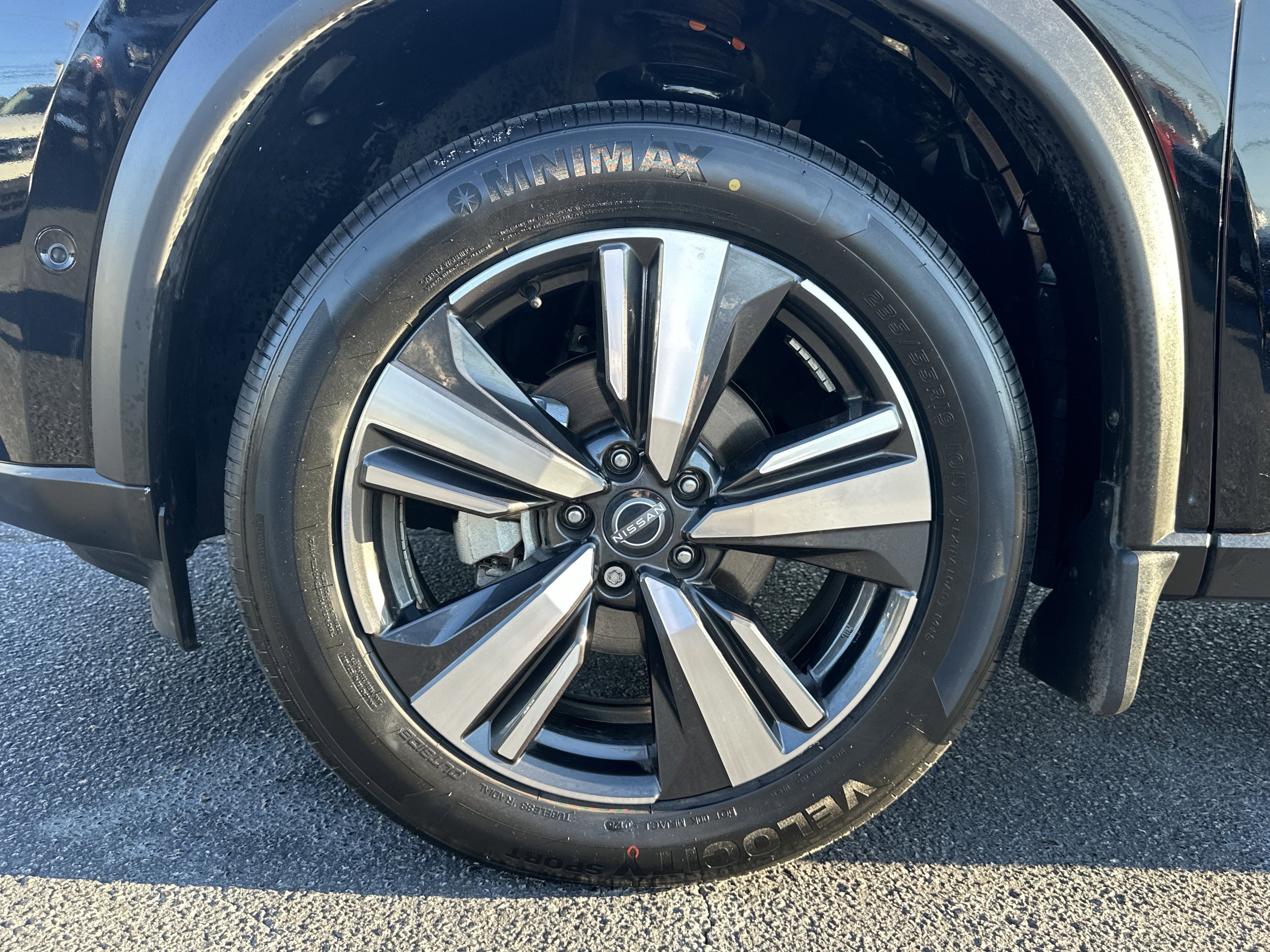 Used 2023 Super Black Nissan Platinum image 13