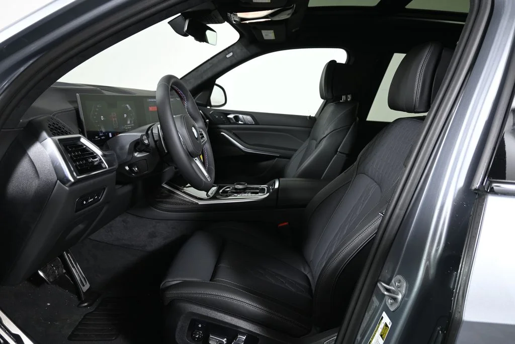Used 2027 Gray BMW M60i image 3