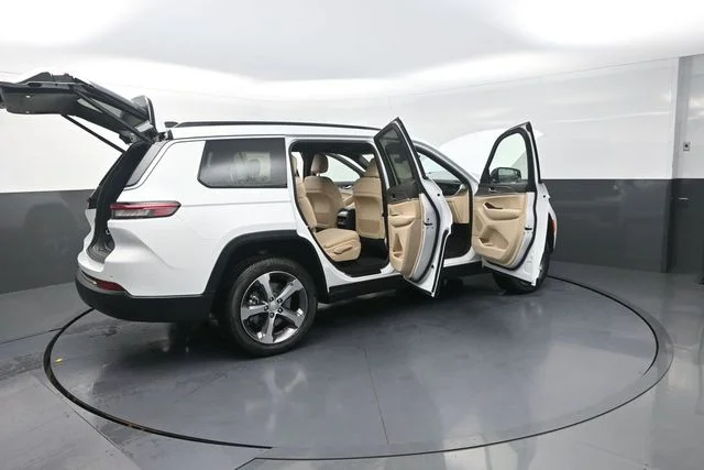 New 2026 Bright White Clear-Coat Exterior Paint Jeep Limited image 36