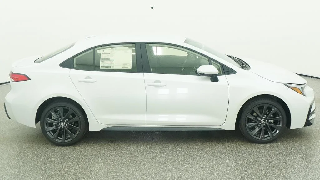 2026 Toyota Corolla SE - Photo 12