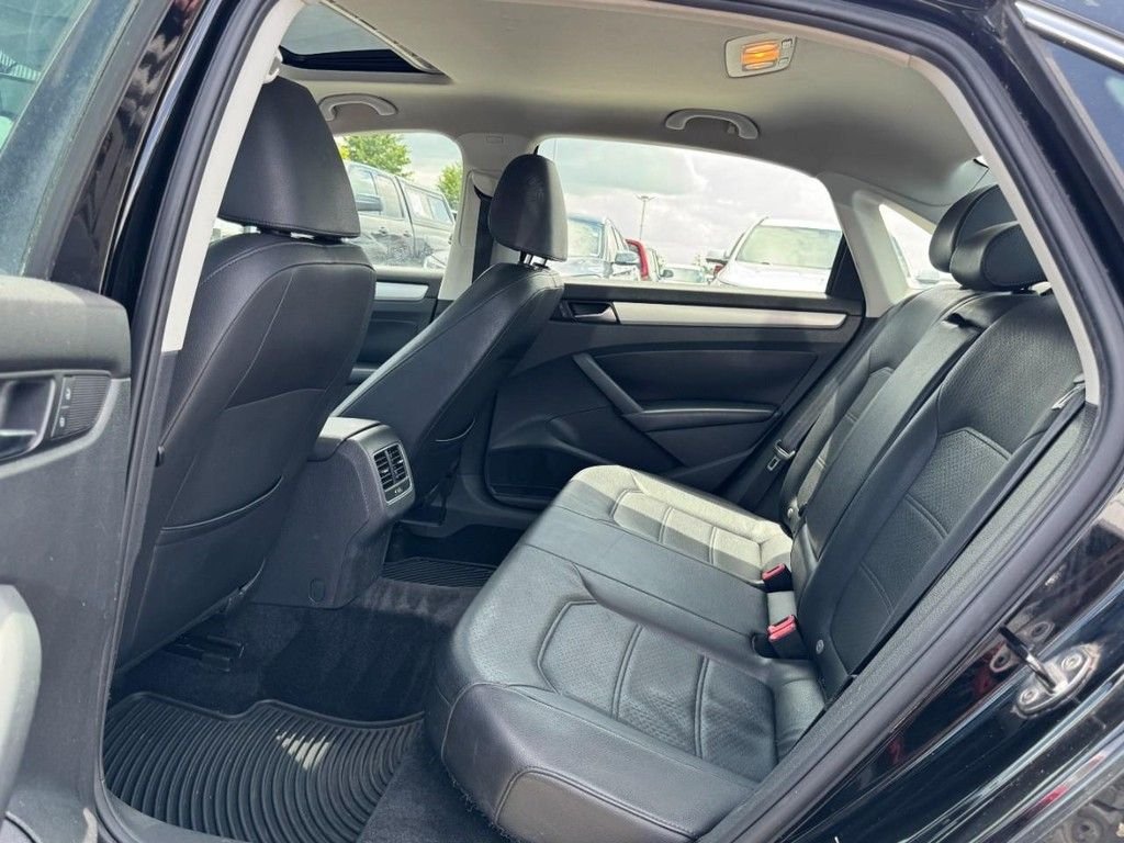 Used 2013 Black Volkswagen 2.5 SE image 10