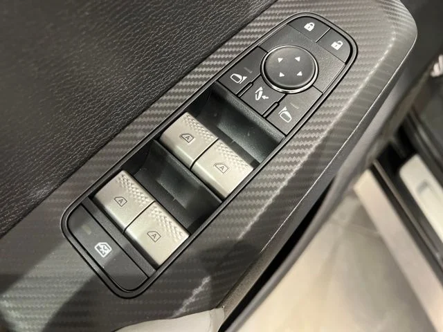 2025 Mitsubishi Outlander SEL Platinum Edition - Photo 11