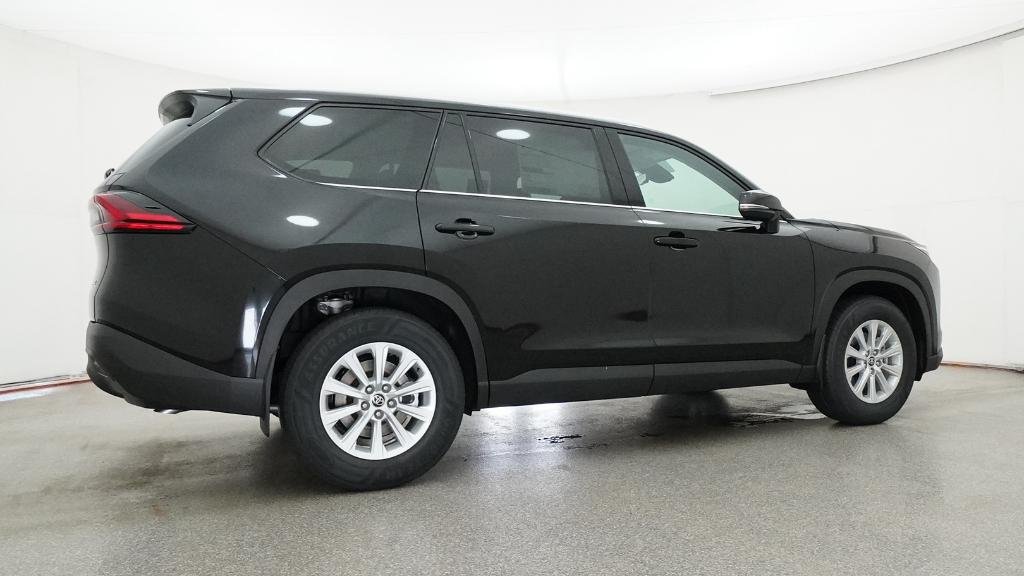 New 2026 Midnight Black Metallic Toyota XLE image 17