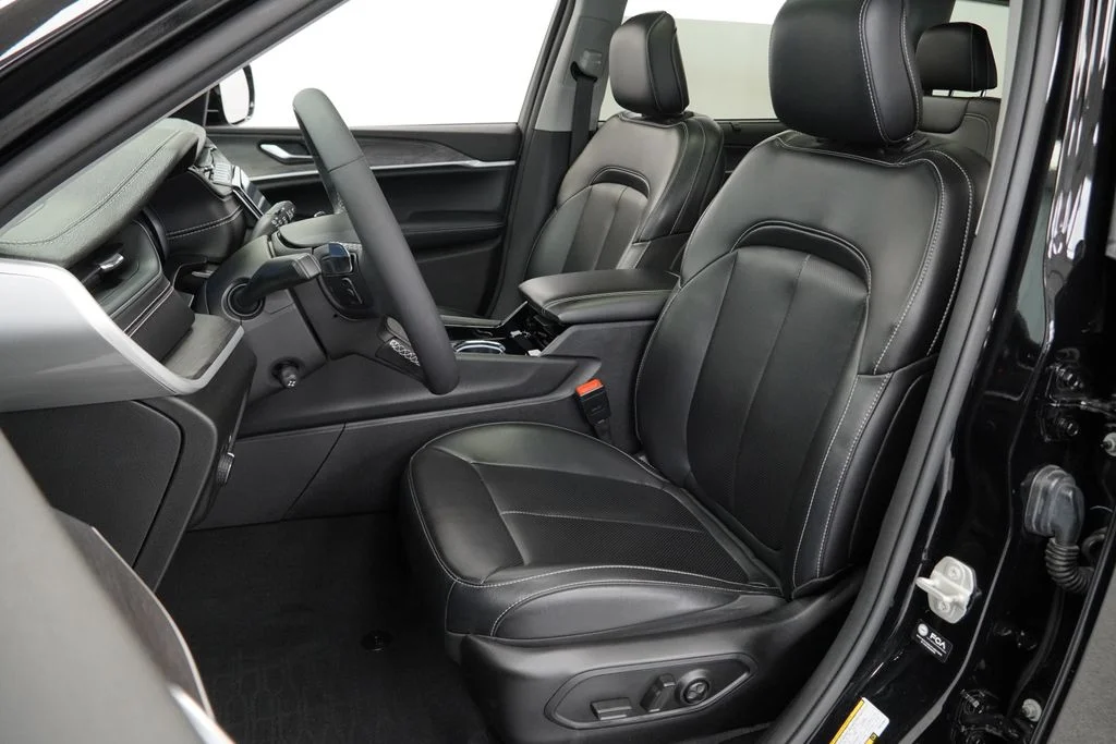 Used 2023 Black Jeep Limited image 16