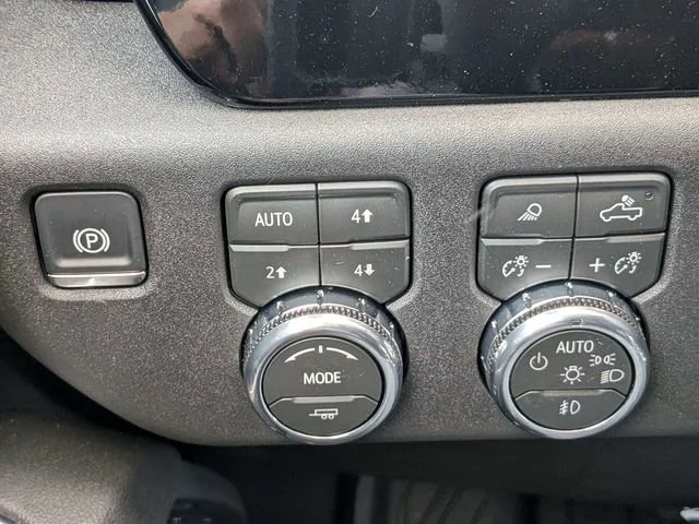 New 2026 Summit White GMC Elevation image 25