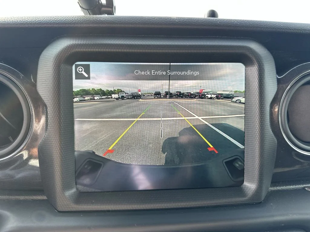 Used 2022 Black Jeep Altitude image 23