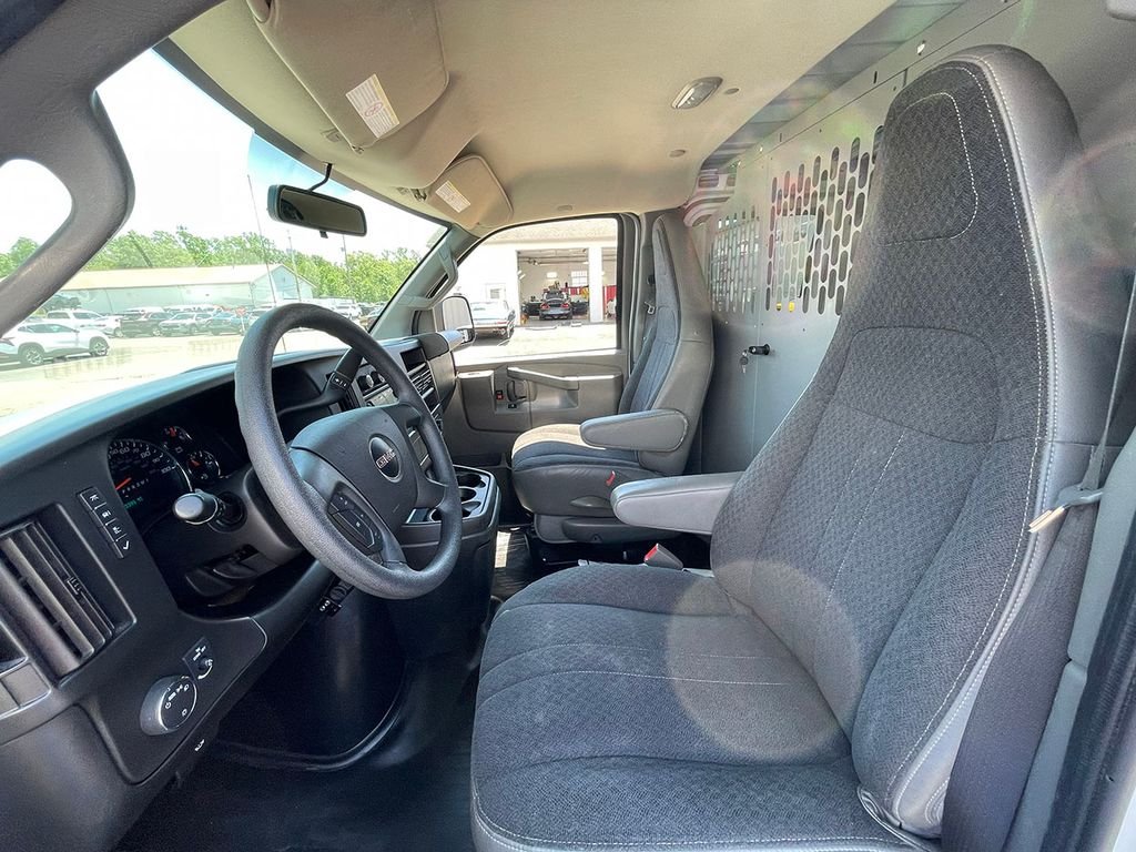 Used 2019 White GMC Work Van image 25