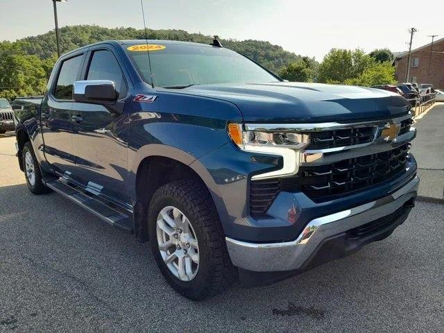 Used 2024 Lakeshore Blue Metallic Chevrolet LT image 3