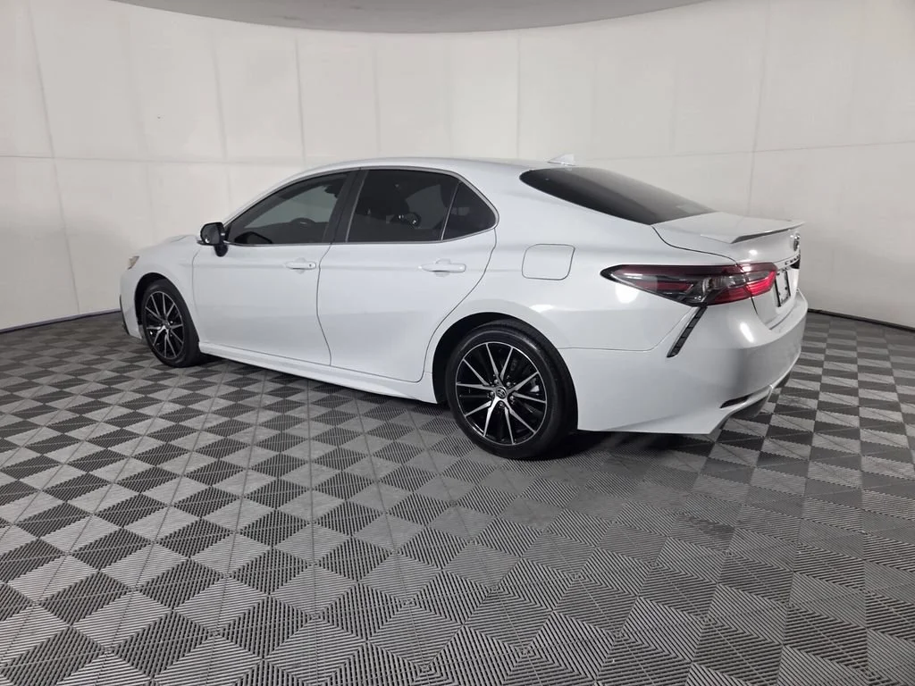 Used 2024 Ice Toyota SE image 7