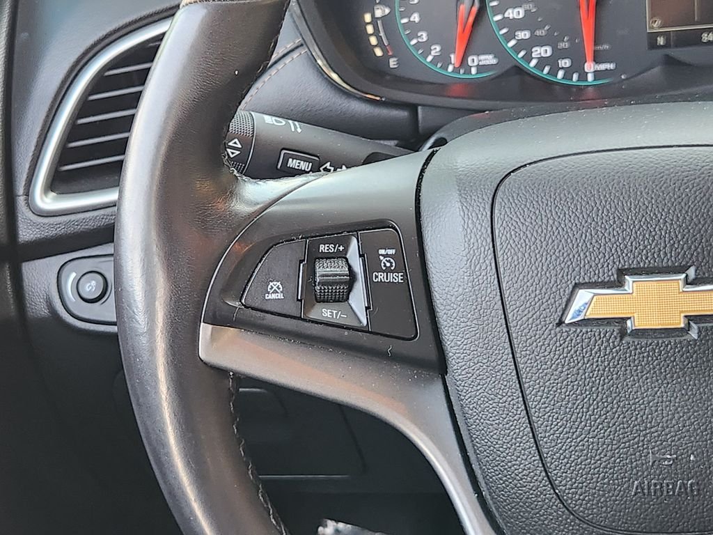 Used 2022 Summit White Chevrolet LT image 30