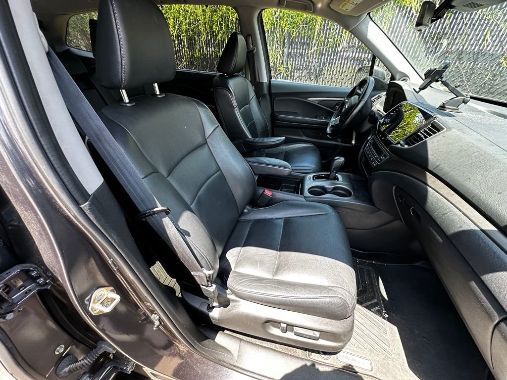 Used 2019  Honda EX-L image 17
