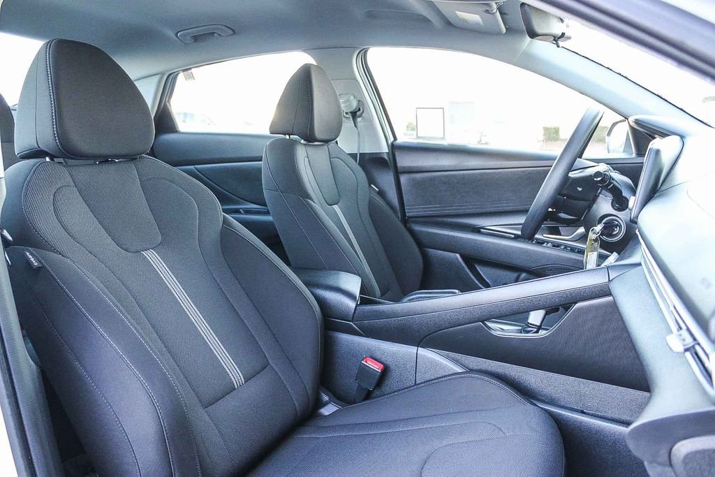 Certified Used 2025 White Hyundai SE image 18