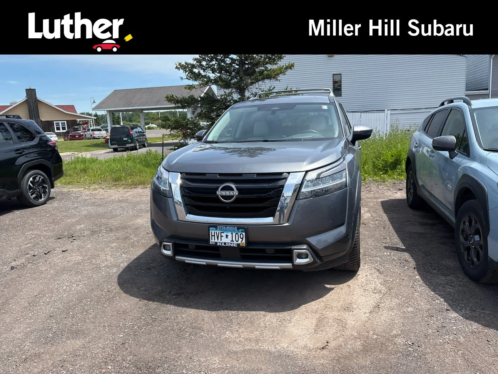 2022 Nissan Pathfinder Platinum 4WD's photo