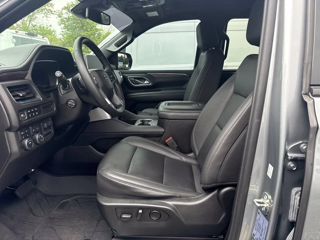 Used 2023 Gray Chevrolet Z71 image 3