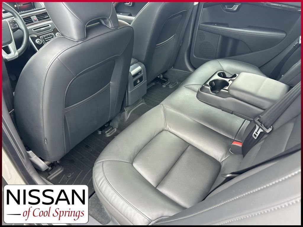 Used 2016 White Volvo T5 image 19