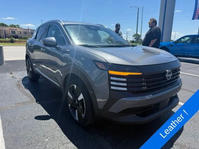 Used 2025 Gray Nissan SR image 3