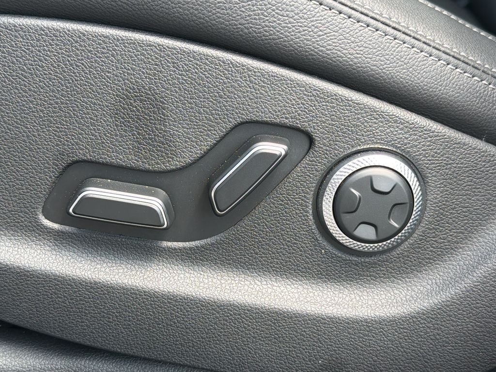 2026 GENESIS GV70 Standard - Photo 15