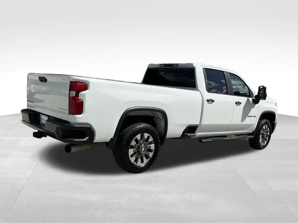 Used 2025 White Chevrolet Custom image 8