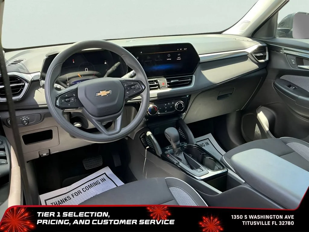 Used 2025 Mosaic Black Metallic Chevrolet LT image 18