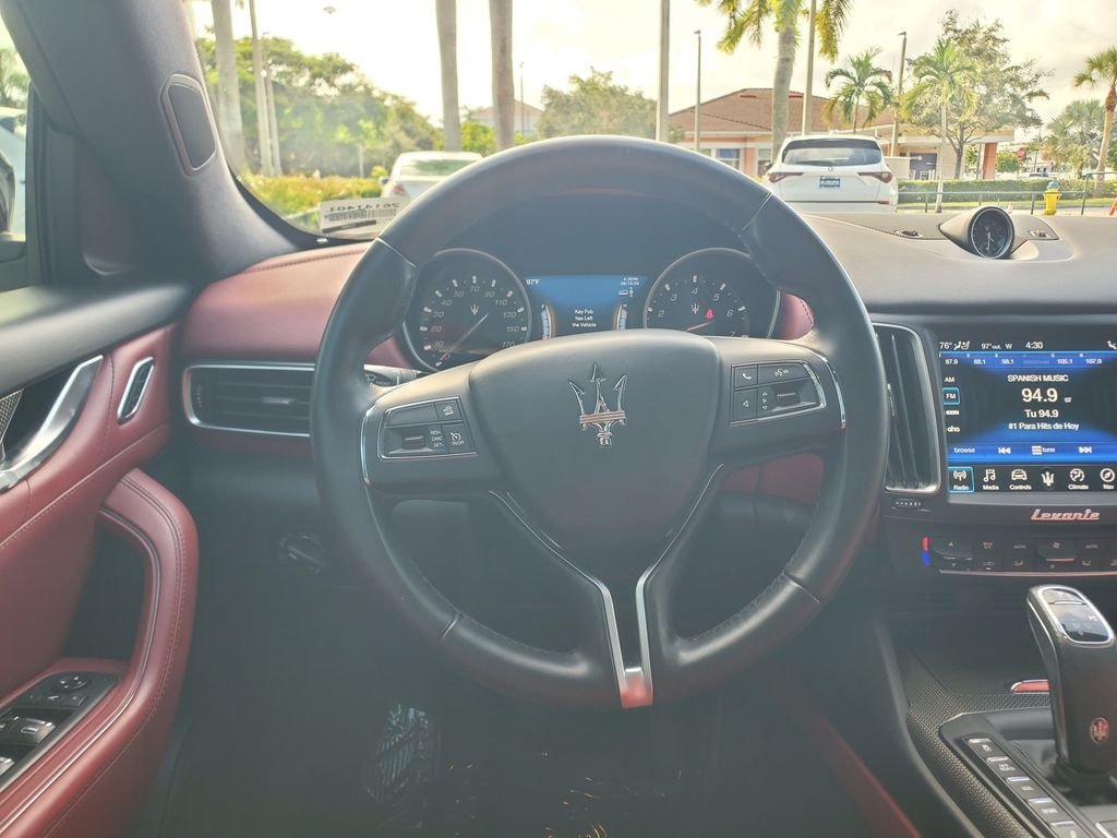 Used 2019 White Maserati Base image 24