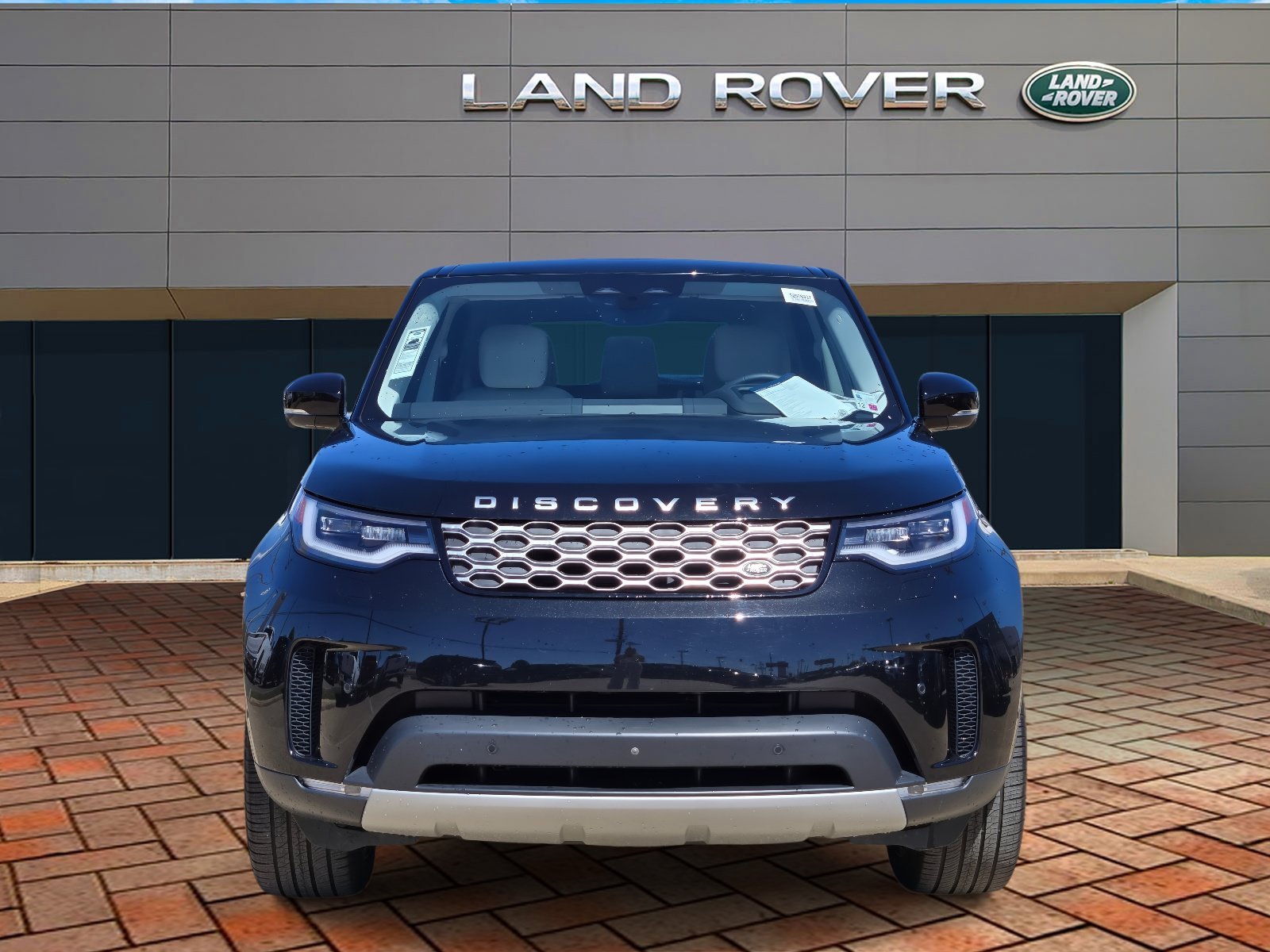 Used 2025 Black Land Rover S image 2
