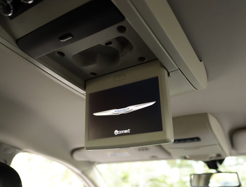 Used 2014 Silver Chrysler Touring-L 30th Anniversary image 15