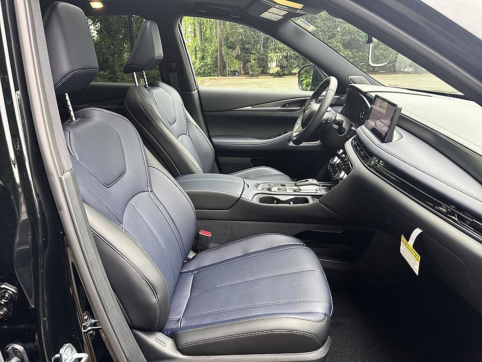 New 2027 Mineral Black INFINITI SPORT image 21