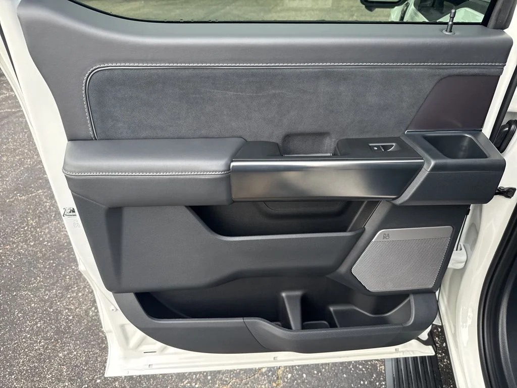 New 2026 Star White Metallic Tri-Coat Ford Platinum® image 31