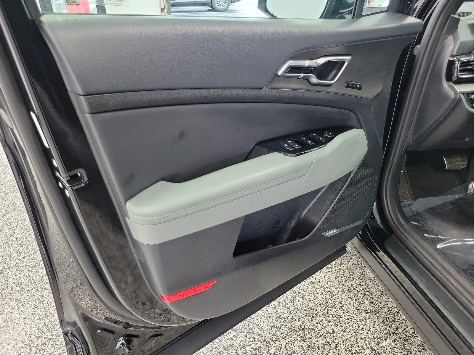 Certified Used 2023 Black Kia X-Pro Prestige image 6
