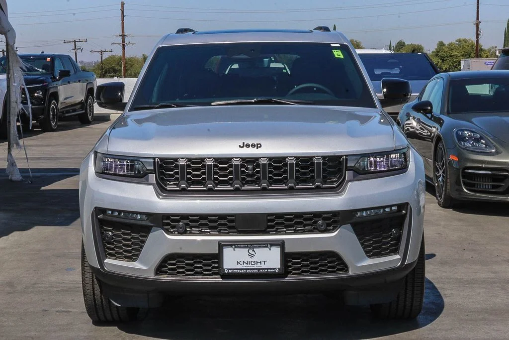 New 2026 Silver Jeep 85th Anniversary Edition image 3