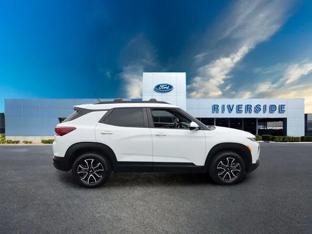 Used 2023 Summit White Chevrolet ACTIV image 8