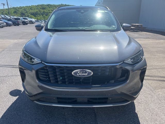 Used 2023 Gray Ford Active image 11