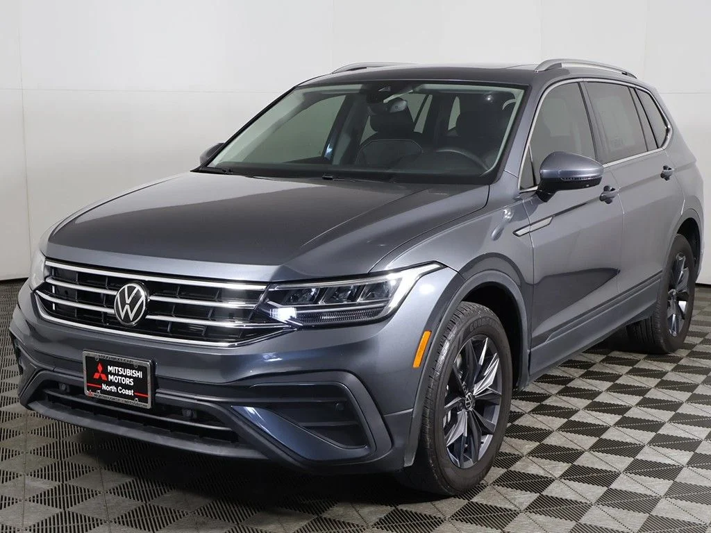 Used 2023 Gray Volkswagen 2.0T SE image 9