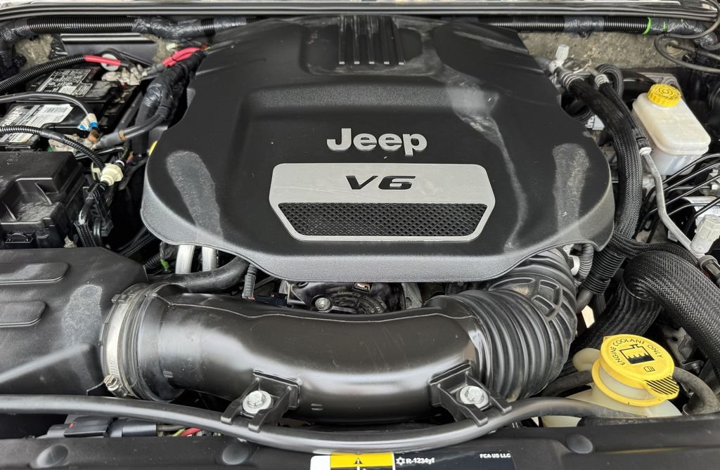 Used 2018 Gray Jeep Unlimited Rubicon image 10