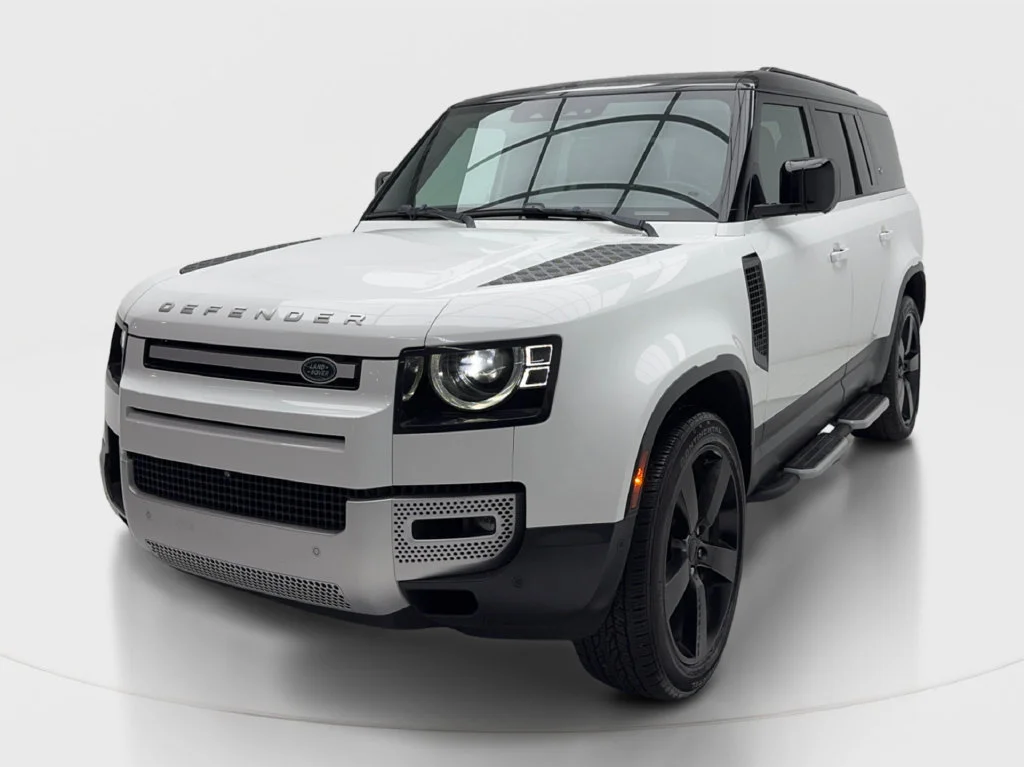 Used 2023 White Land Rover SE image 5