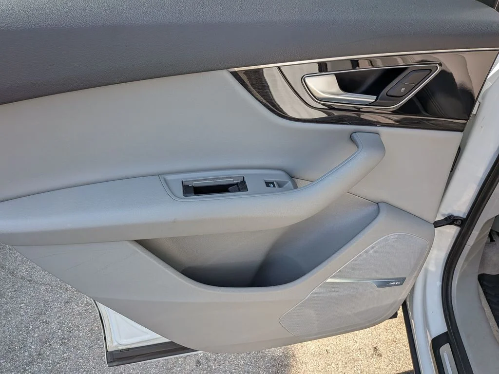 Used 2018 White Audi 3.0T Premium Plus image 28