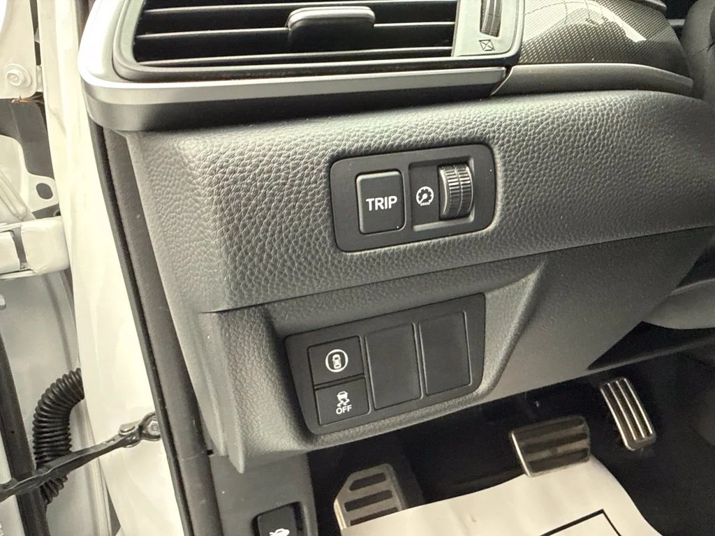 2022 Honda Accord SPORT 4dr Car Slide 18