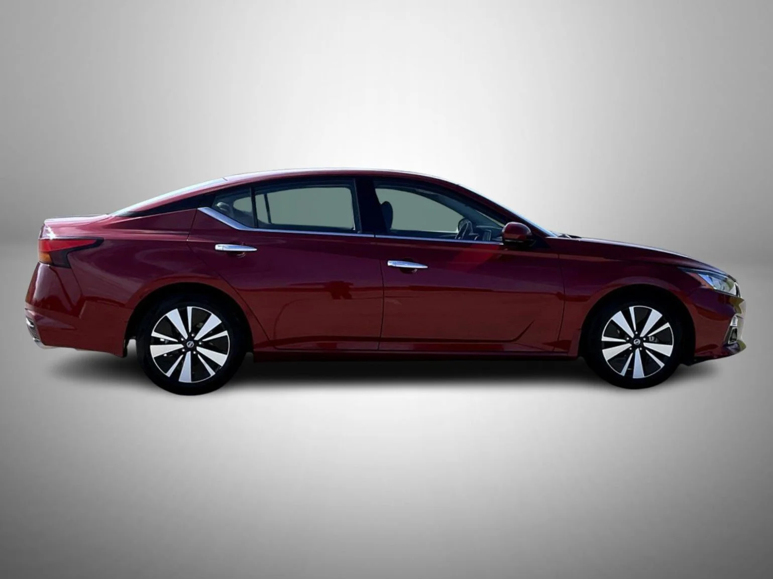 Used 2022 Red Nissan 2.5 SL image 4