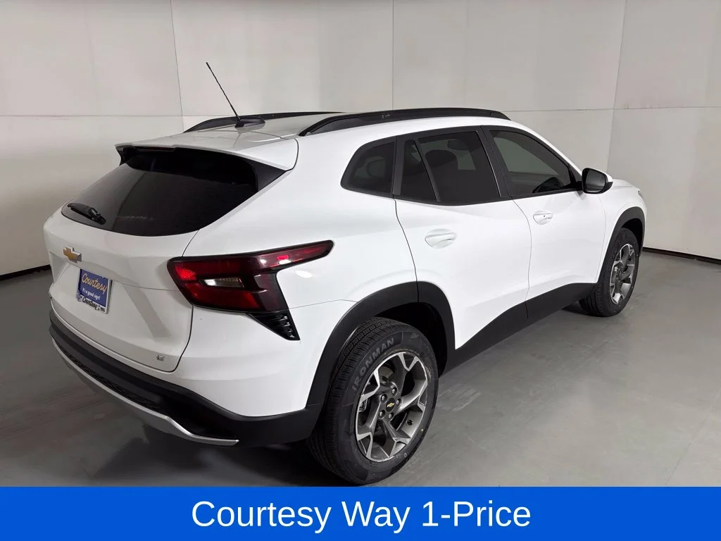 Used 2025 White Chevrolet LT image 11