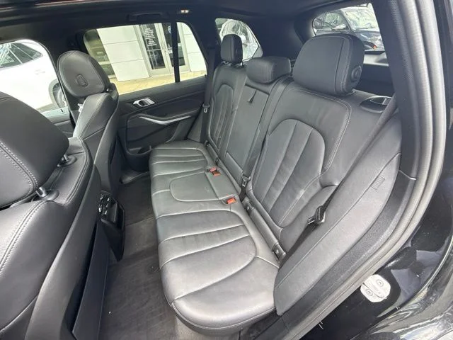 Used 2021 Jet Black BMW xDrive40i image 17