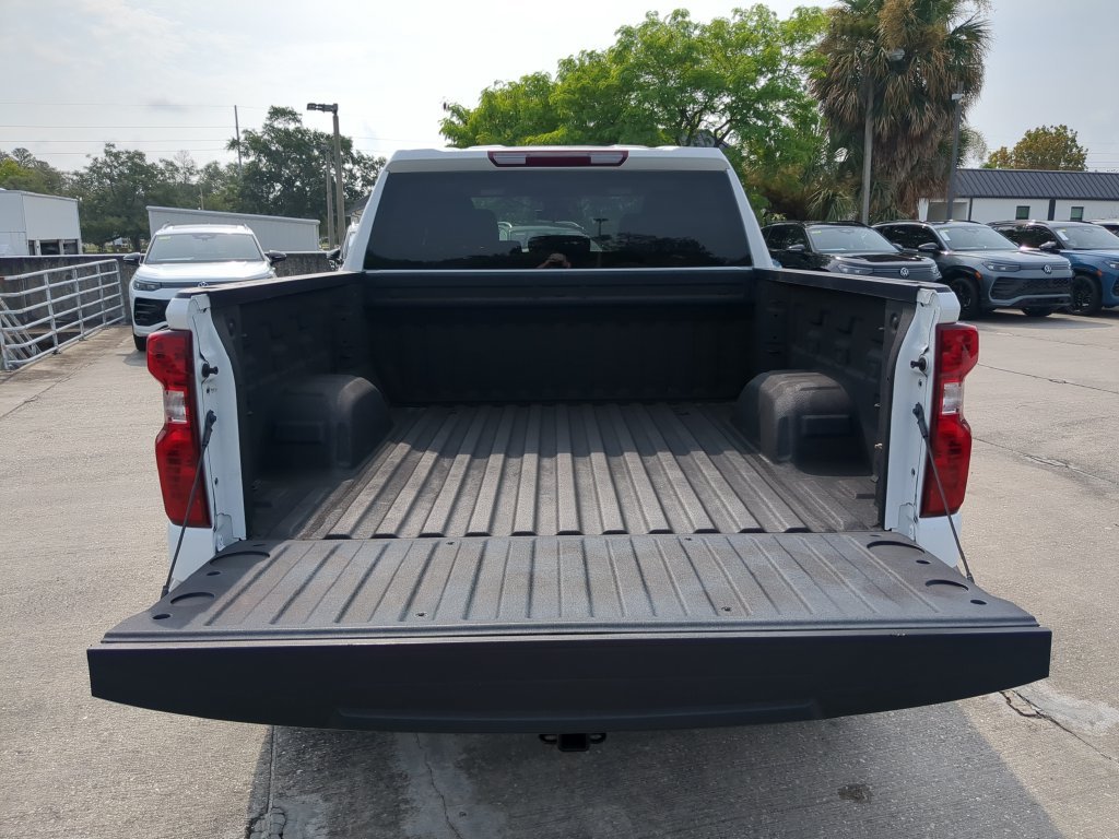 Used 2023 White Chevrolet Custom image 9