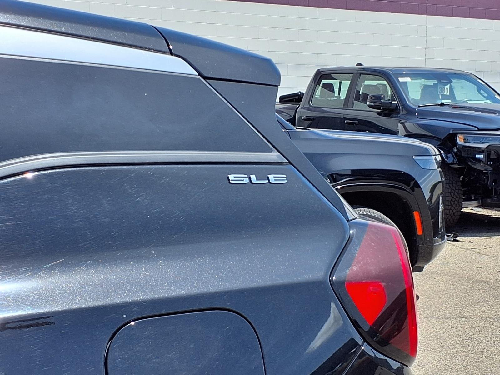 Certified Used 2024 Ebony Twilight Metallic GMC SLE image 8