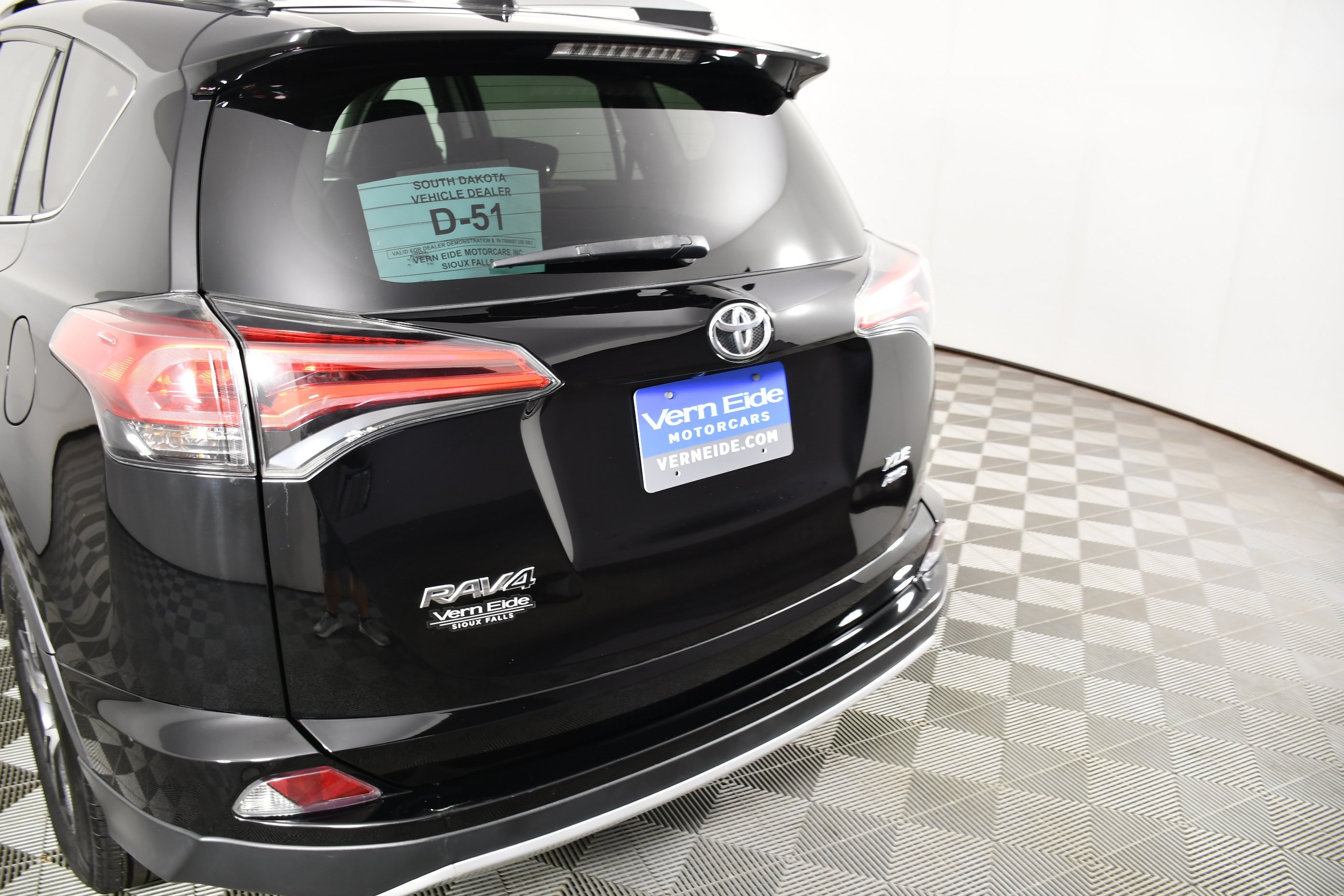 Used 2016 Black Toyota XLE image 15