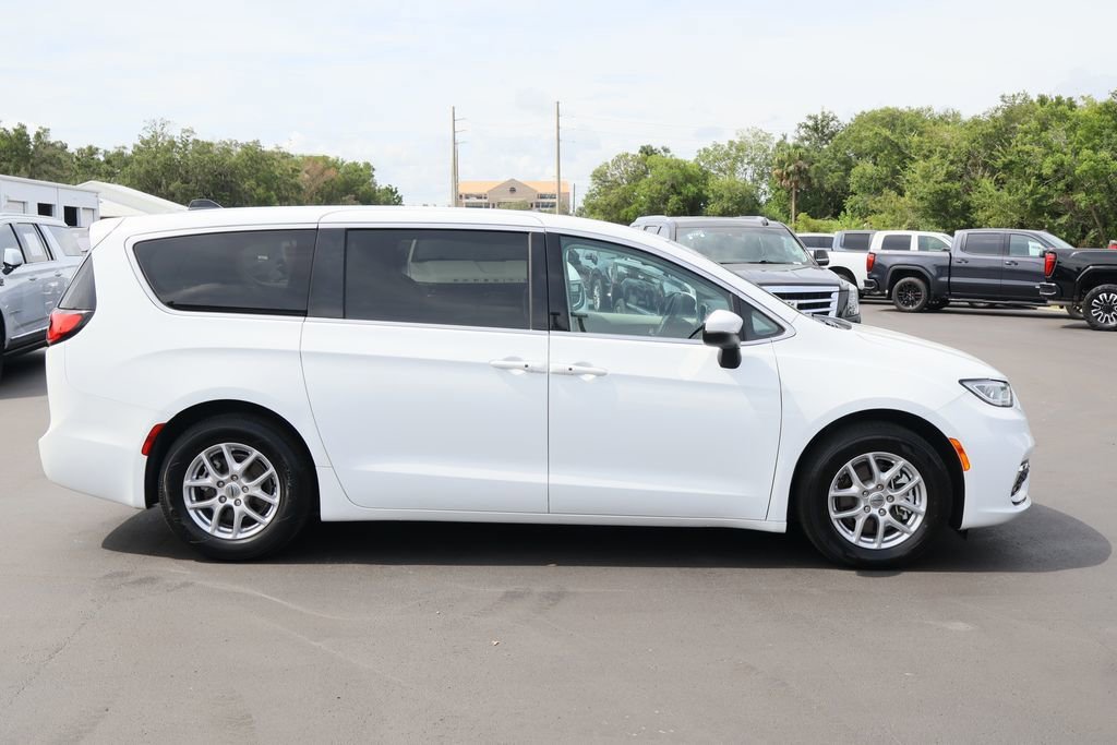 2023 Chrysler Pacifica Touring L - Photo 10