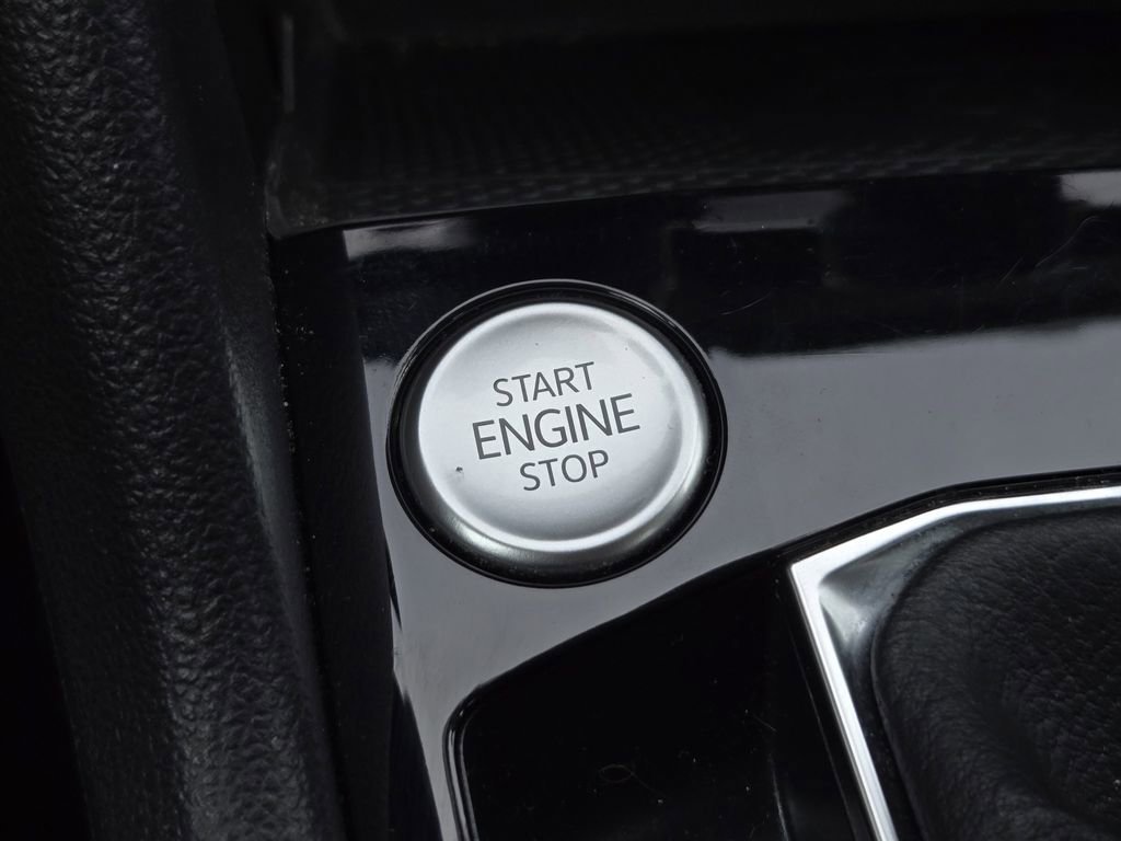 Used 2022 White Volkswagen SEL image 16