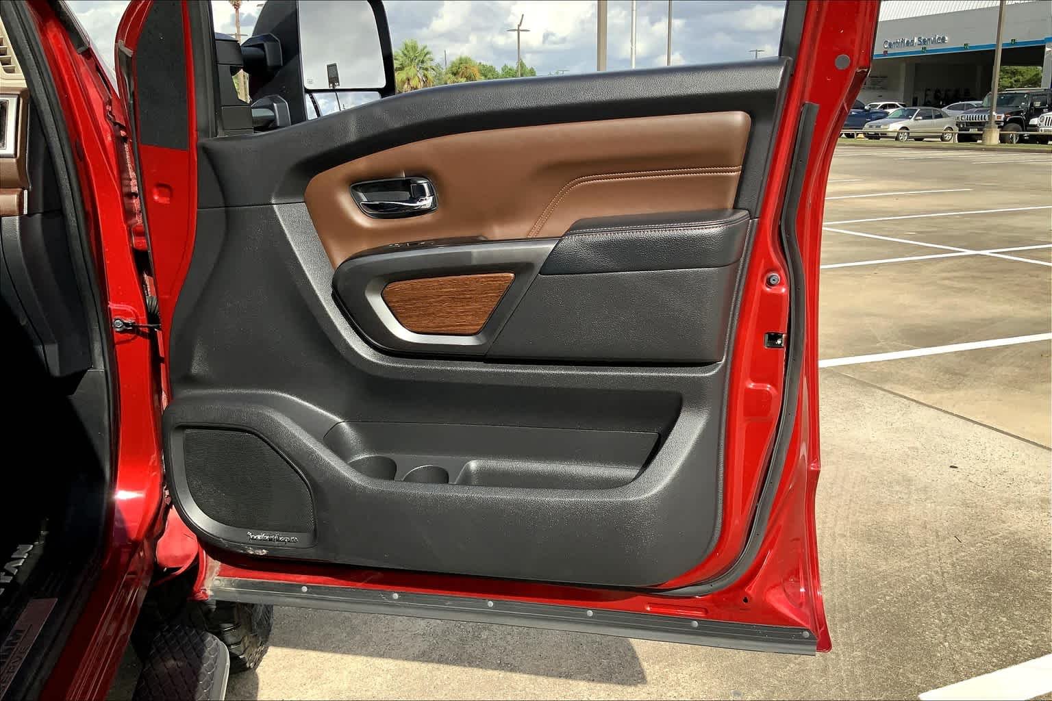 Used 2016  Nissan Platinum Reserve image 21