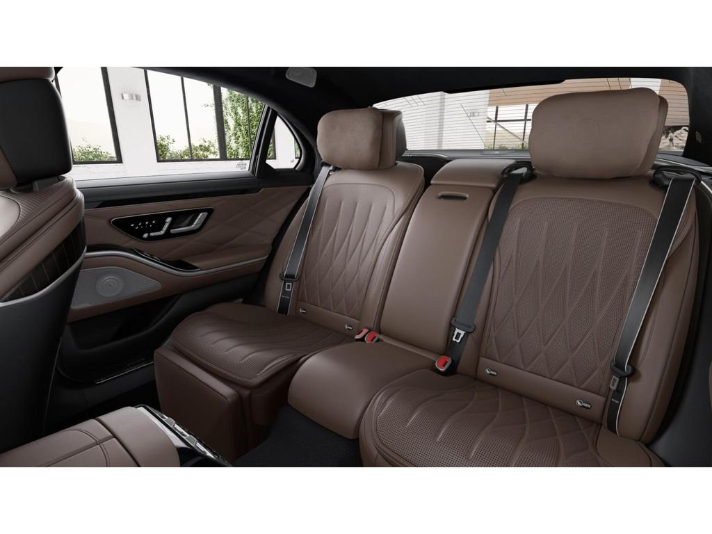 New 2026 MANUFAKTUR Moonlight White Metallic Mercedes-AMG AMG® S 63 E 4MATIC Sedan image 5