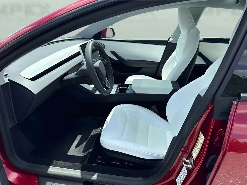 Used 2024  Tesla Base image 9